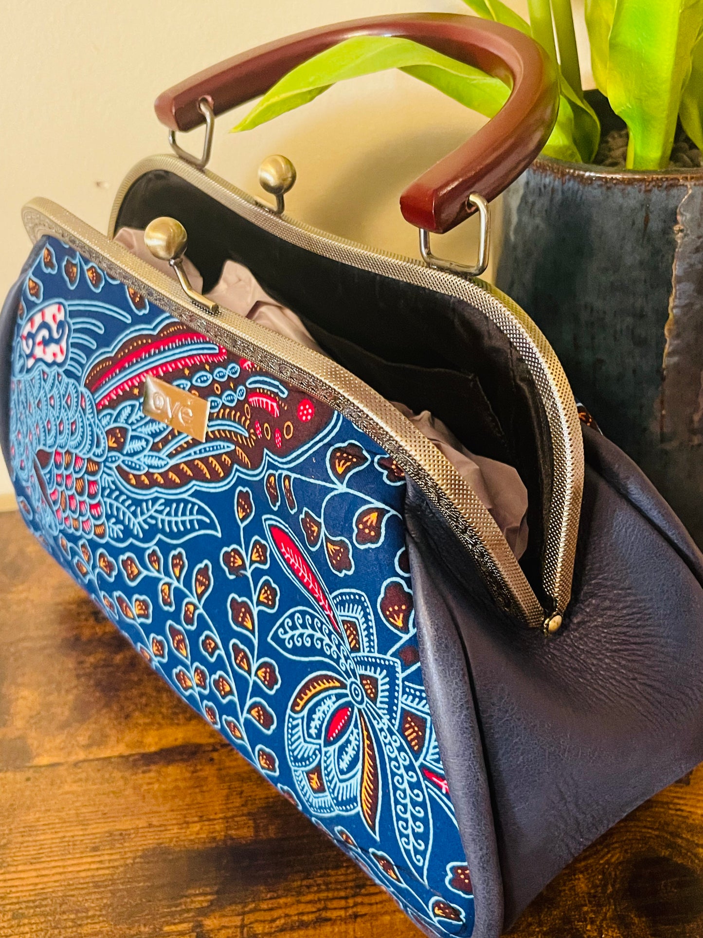 Oye Kusiwaa Ankara purse